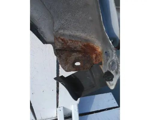 FORD F550SD (SUPER DUTY) FENDER ASSEMBLY, FRONT