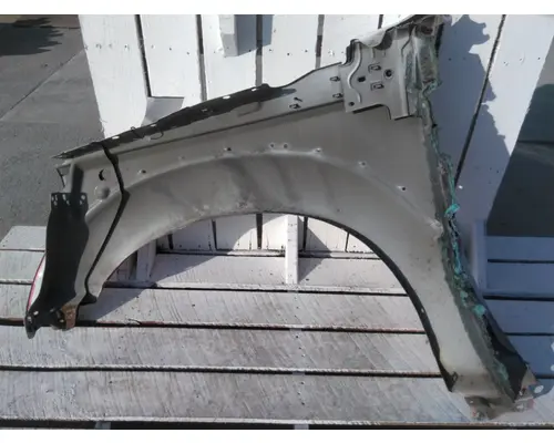 FORD F550SD (SUPER DUTY) FENDER ASSEMBLY, FRONT