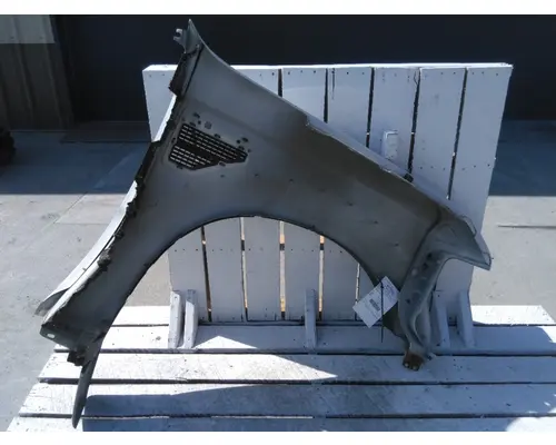 FORD F550SD (SUPER DUTY) FENDER ASSEMBLY, FRONT