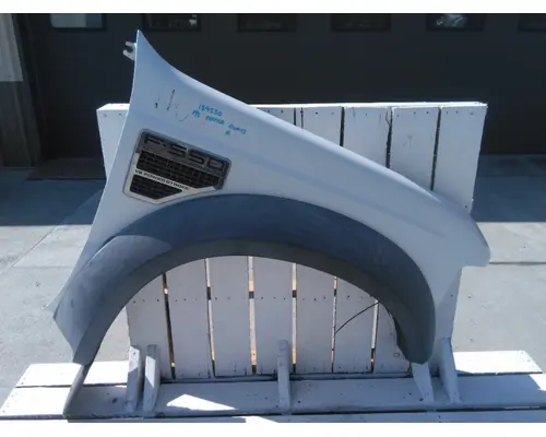 FORD F550SD (SUPER DUTY) FENDER ASSEMBLY, FRONT