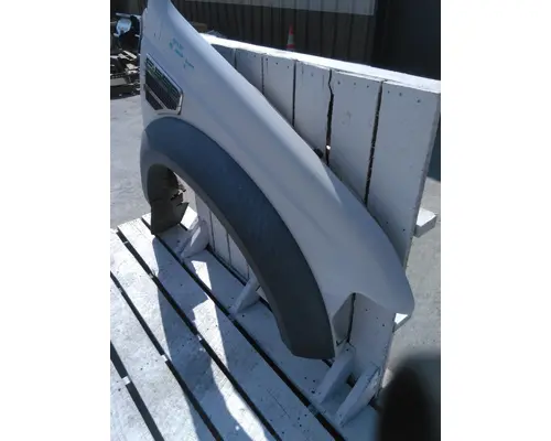 FORD F550SD (SUPER DUTY) FENDER ASSEMBLY, FRONT