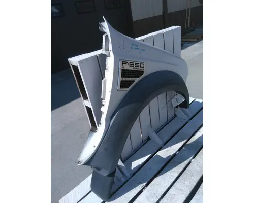 FORD F550SD (SUPER DUTY) FENDER ASSEMBLY, FRONT