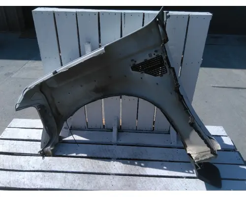 FORD F550SD (SUPER DUTY) FENDER ASSEMBLY, FRONT