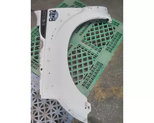 FORD F550SD (SUPER DUTY) FENDER ASSEMBLY, FRONT