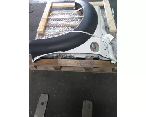 FORD F550SD (SUPER DUTY) FENDER ASSEMBLY, FRONT