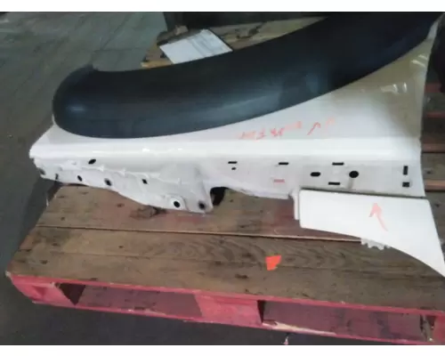 FORD F550SD (SUPER DUTY) FENDER ASSEMBLY, FRONT