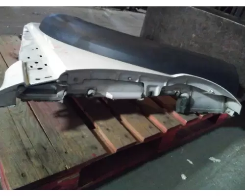 FORD F550SD (SUPER DUTY) FENDER ASSEMBLY, FRONT