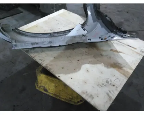FORD F550SD (SUPER DUTY) FENDER ASSEMBLY, FRONT