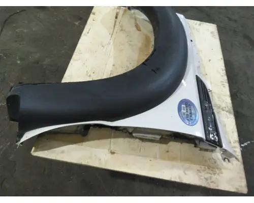 FORD F550SD (SUPER DUTY) FENDER ASSEMBLY, FRONT