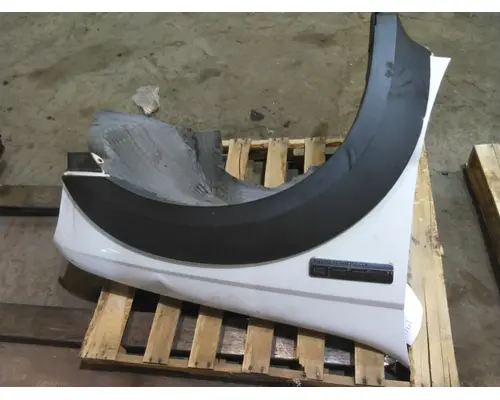 FORD F550SD (SUPER DUTY) FENDER ASSEMBLY, FRONT