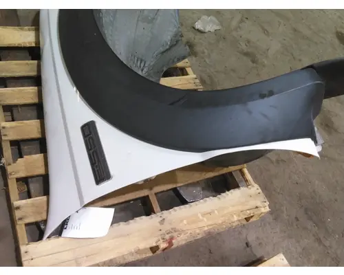 FORD F550SD (SUPER DUTY) FENDER ASSEMBLY, FRONT