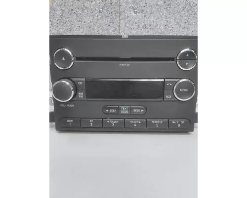 FORD F550SD (SUPER DUTY) RADIO AMFMCD