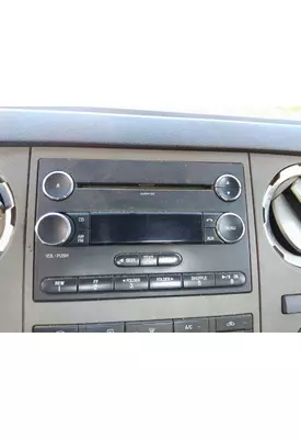 FORD F550SD (SUPER DUTY) RADIO AM/FM/CD