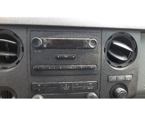 FORD F550SD (SUPER DUTY) RADIO AMFM