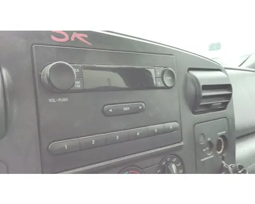 FORD F550SD (SUPER DUTY) RADIO AMFM