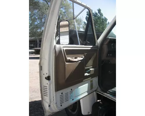 FORD F600 / F700 / F800 Cab Clip