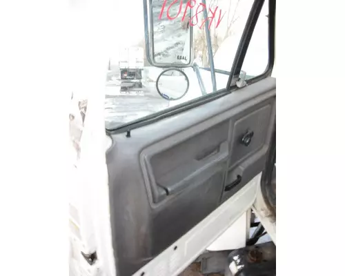 FORD F600 / F700 / F800 Cab Clip