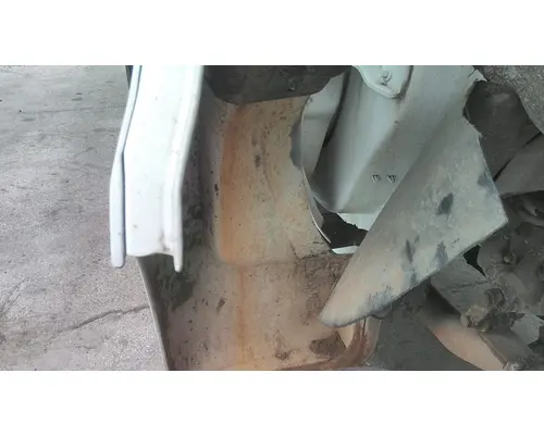 FORD F650SD (SUPER DUTY) FENDER EXTENSION