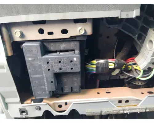 FORD F650SD (SUPER DUTY) FUSE BOX