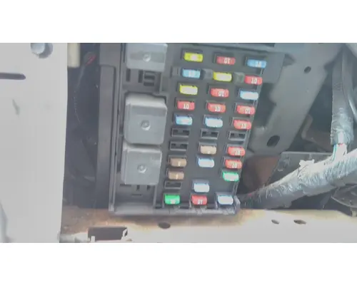 FORD F650SD (SUPER DUTY) FUSE BOX