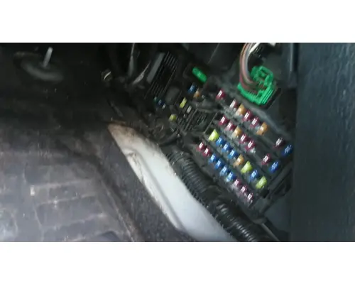 FORD F650SD (SUPER DUTY) FUSE BOX