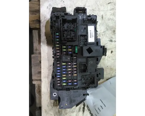 FORD F650SD (SUPER DUTY) FUSE BOX