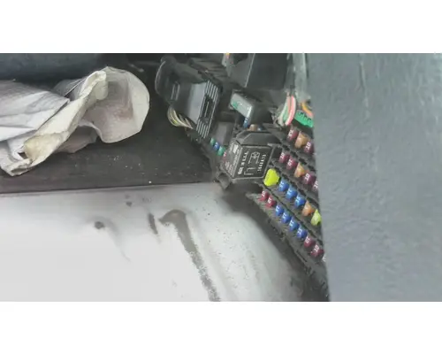 FORD F650SD (SUPER DUTY) FUSE BOX