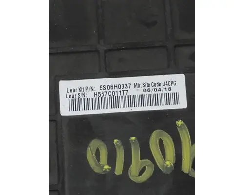 FORD F650SD (SUPER DUTY) FUSE BOX