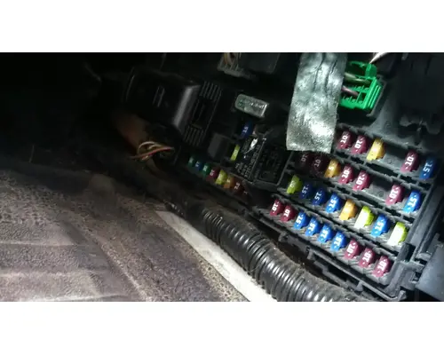 FORD F650SD (SUPER DUTY) FUSE BOX