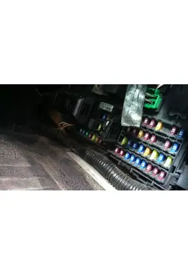 FORD F650SD (SUPER DUTY) FUSE BOX