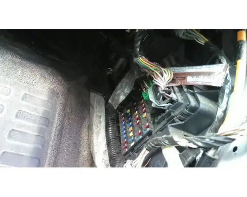 FORD F650SD (SUPER DUTY) FUSE BOX