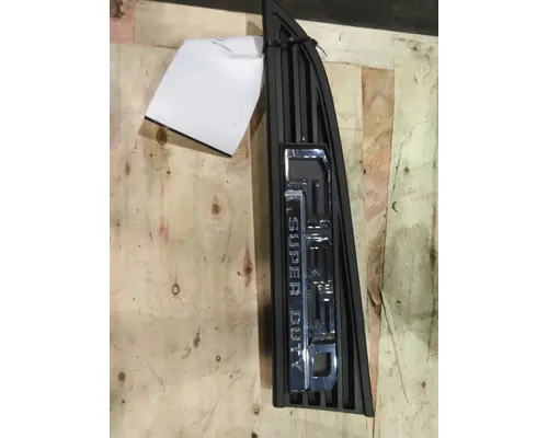 FORD F650SD (SUPER DUTY) HOOD ORNAMENT