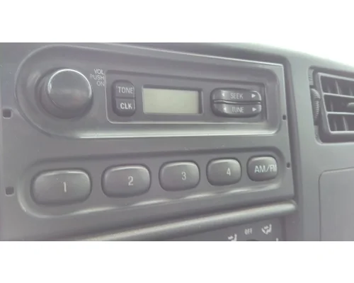 FORD F650SD (SUPER DUTY) RADIO AM/FM