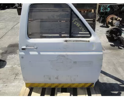 FORD F700 DOOR ASSEMBLY, FRONT