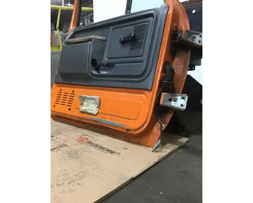 FORD F700 Door Assembly