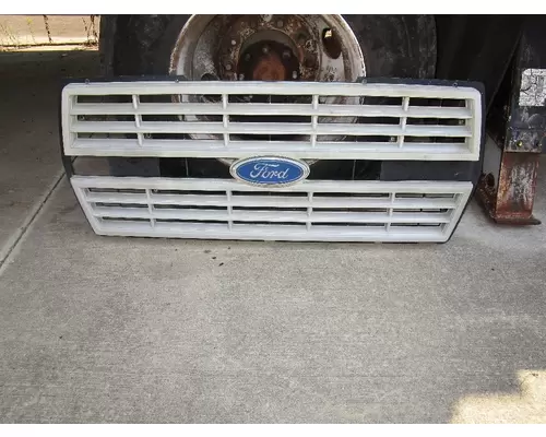 FORD F700 Grille