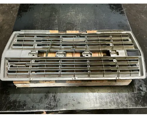 FORD F700 Grille