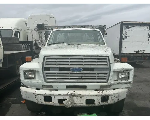 FORD F700 Grille