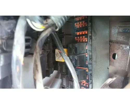 FORD F750SD (SUPER DUTY)  FUSE BOX