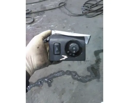 FORD F750SD (SUPER DUTY) HEADLAMP SWITCH