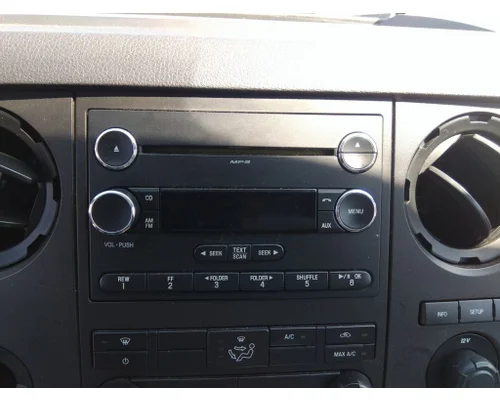 FORD F750SD (SUPER DUTY) RADIO AM/FM/CD