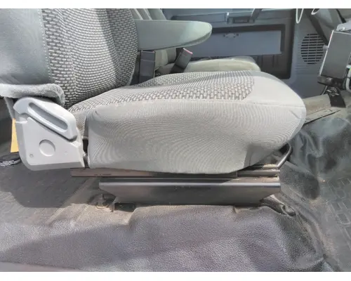 FORD F750SD (SUPER DUTY) SEAT, FRONT