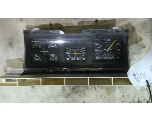 FORD F800 GAUGE CLUSTER