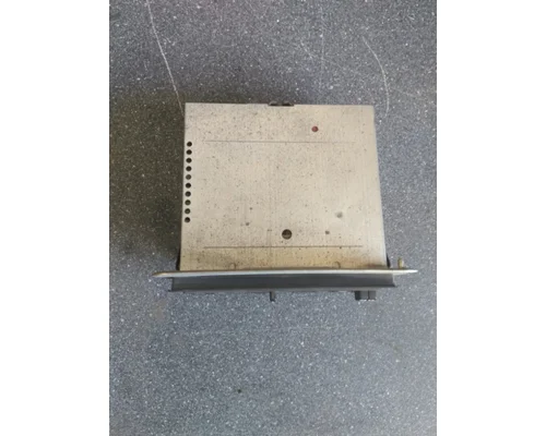 FORD F800 RADIO AMFMCASSETTE