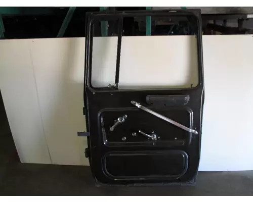 FORD L700 1991-1998 DOOR ASSEMBLY, FRONT