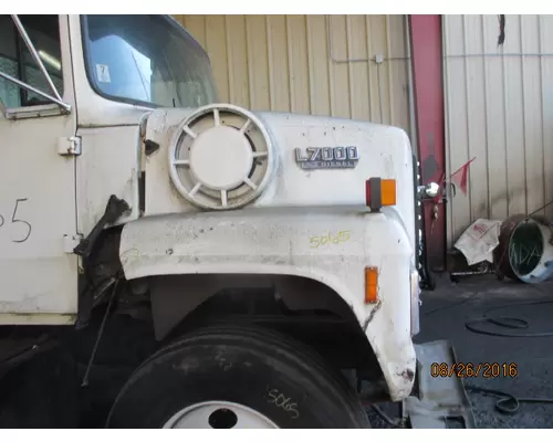 FORD L7000 HOOD