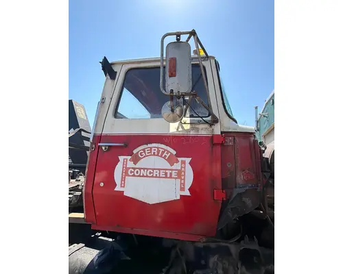 FORD L8000 Cab Mount