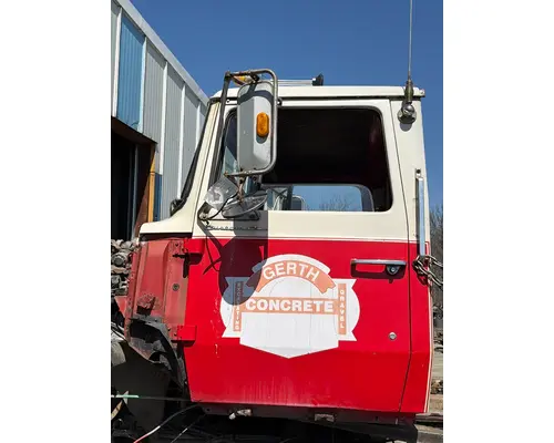 FORD L8000 Cab Mount