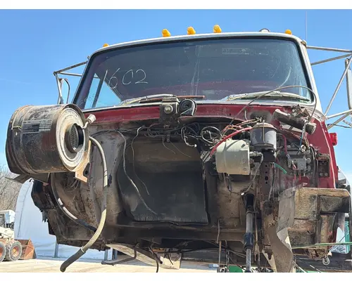 FORD L8000 Cab Mount