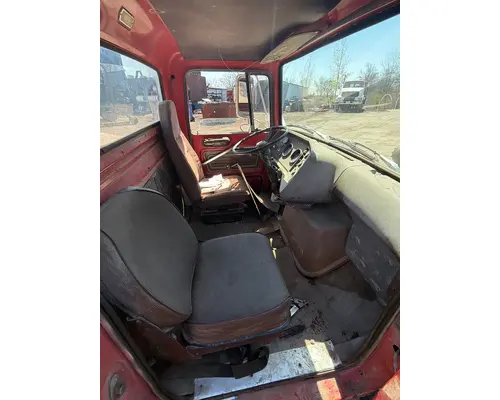 FORD L8000 Cab Mount
